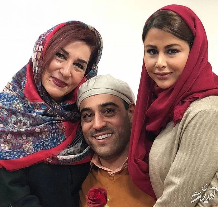 یاسمینا باهر و همسر و مادر همسرش یاسمینا باهر و همسرش